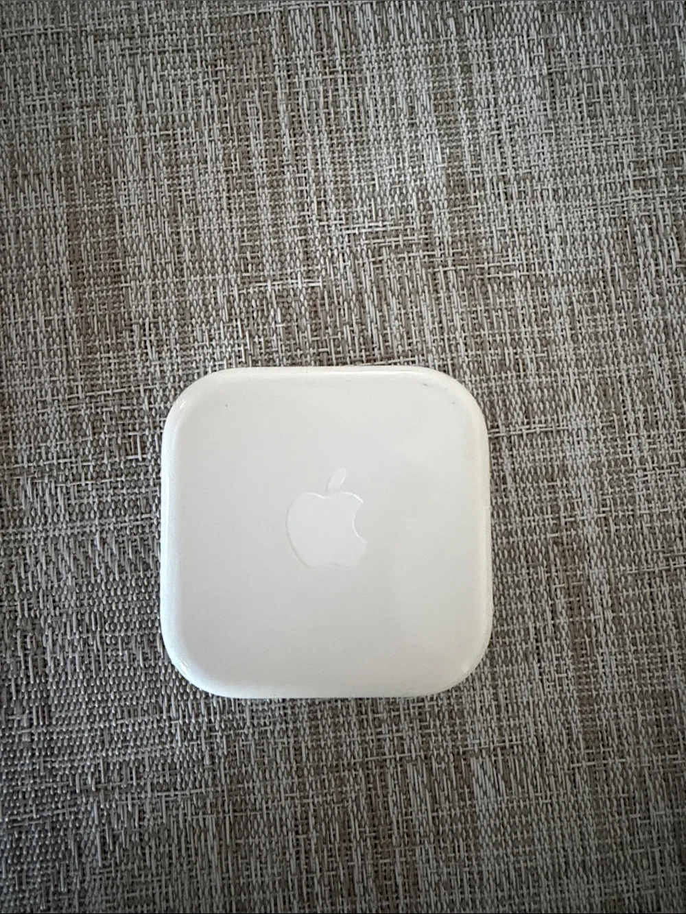 Apple White Earbuds with Inline Remote and Carry Case